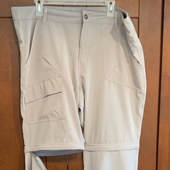 SALE!! Convertible pant with lots of pockets - Picture 3 of 11